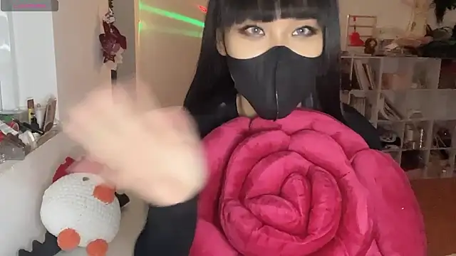 Tieu-May élő XXX-chatje