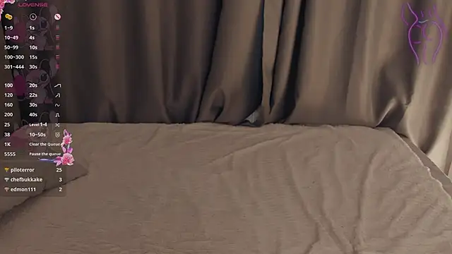 AnnettWildin's Live XXX Chat