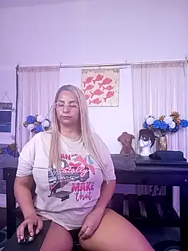 LaReineCleo live XXX chat