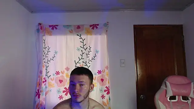 Chat XXX ao vivo de Ariana_Esteban07