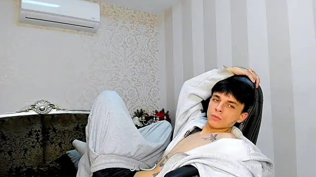 ClarkBev's Live XXX Chat