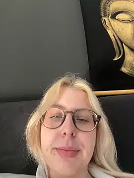 Livewithlucy – Live XXX-chat