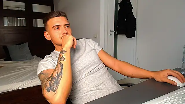 ElijahThornen Live XXX chat