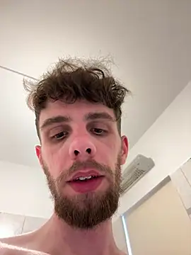 18cmpacoo: διαδικτυακό σόου στην κάμερα