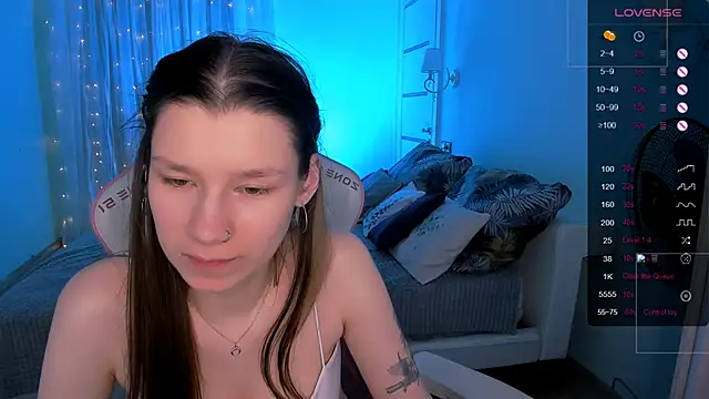 LinaBlossom_ élő XXX-chatje