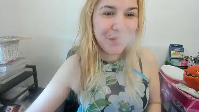 Chat +18 de new_but_cute ao vivo