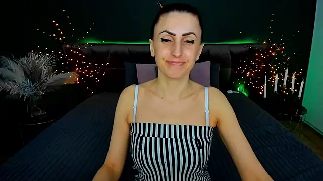 Rebecca_Diamond élő XXX-chatje