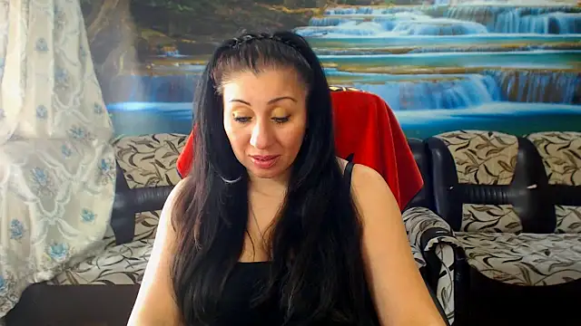 MoistMady: απευθείας συνομιλία ΧΧΧ