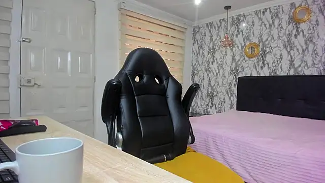 Chatroom XXX en direct de CharlotteSchmidtt