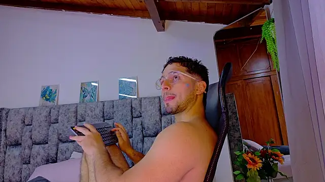 Show modela NICK_MOSS_ na web-kameri