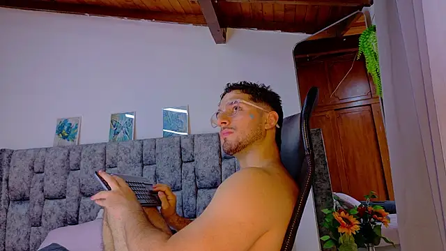 دردشة NICK_MOSS_ الجنسية المباشرة