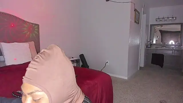 Show modela yiauana na web-kameri