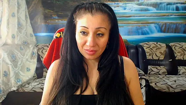 Chatroom XXX en direct de MoistMady