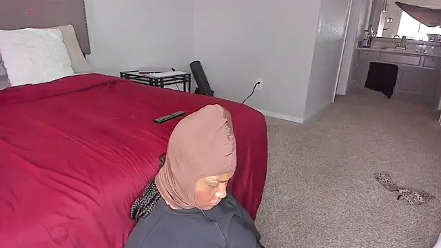 Show modela yiauana na web-kameri