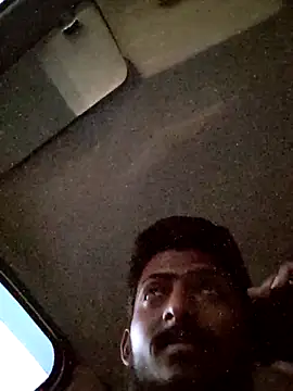 Bigsizemodda: διαδικτυακό σόου στην κάμερα