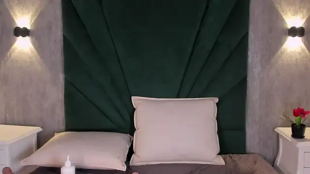 EmiliClarke 即時 XXX 聊天