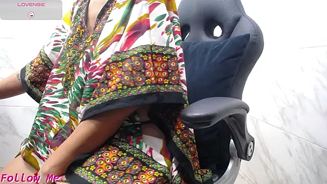 suhana_mature's Live XXX Chat