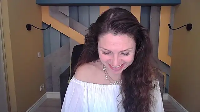 دردشة EllaLong الجنسية المباشرة