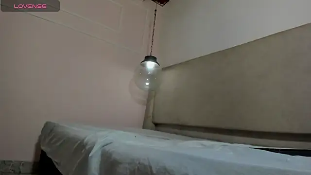 CharlotteKing8's Live XXX Chat