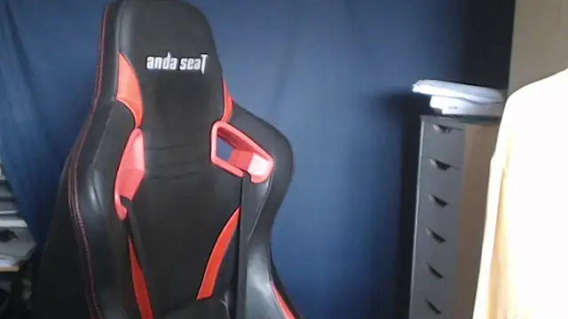 lonely_peter: διαδικτυακό σόου στην κάμερα