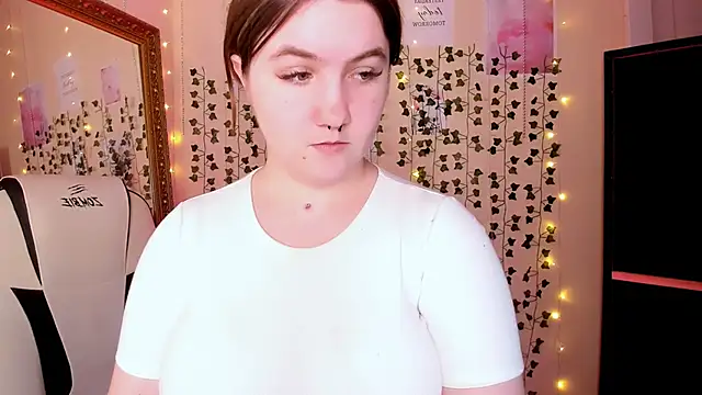 lovelyy_julia élő XXX-chatje