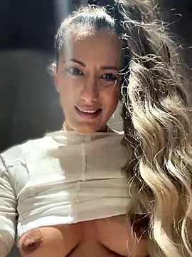 Živý XXX chat adya-aly