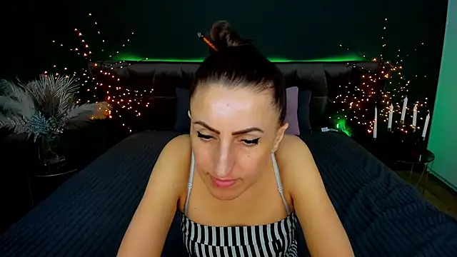 Rebecca_Diamond Chat XXX in diretta