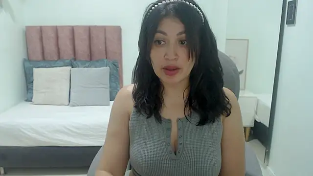 sophia_hadid live XXX chat