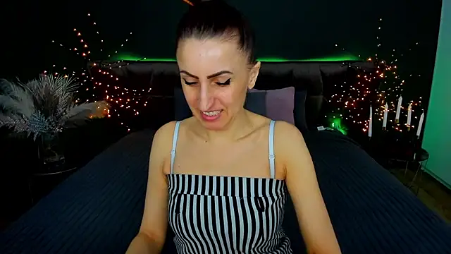 Show modela Rebecca_Diamond na web-kameri