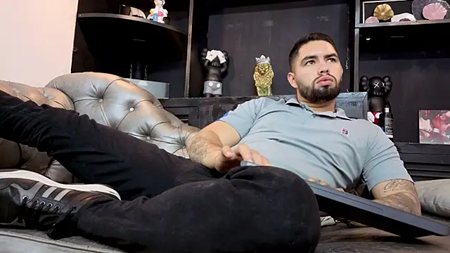 Pokazy przed kamerką – matteosantos