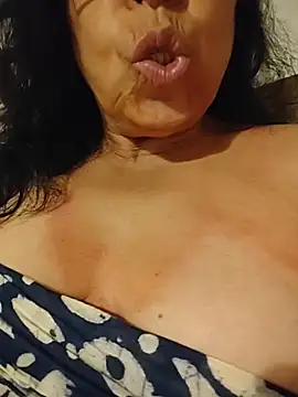 Chat +18 de NakedMILFx ao vivo