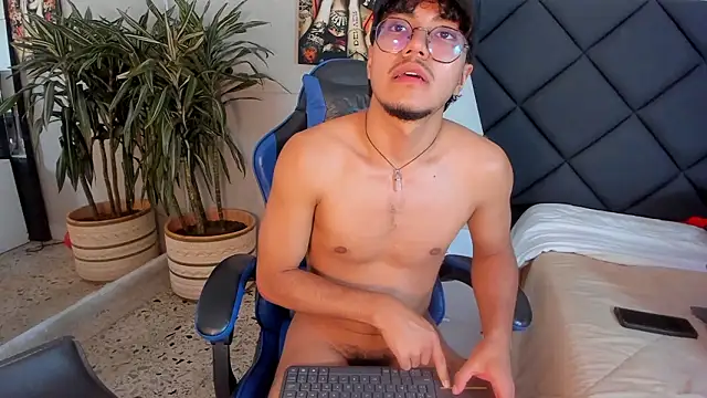 Вебкам-шоу kai_storn