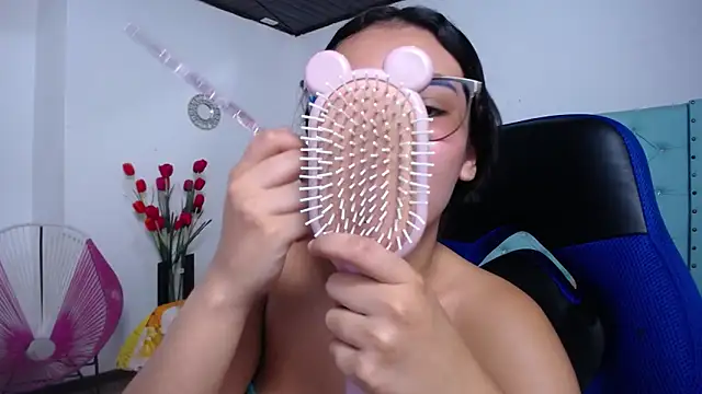 kathe-mills235 Adlı Modelin Canlı XXX Sohbeti