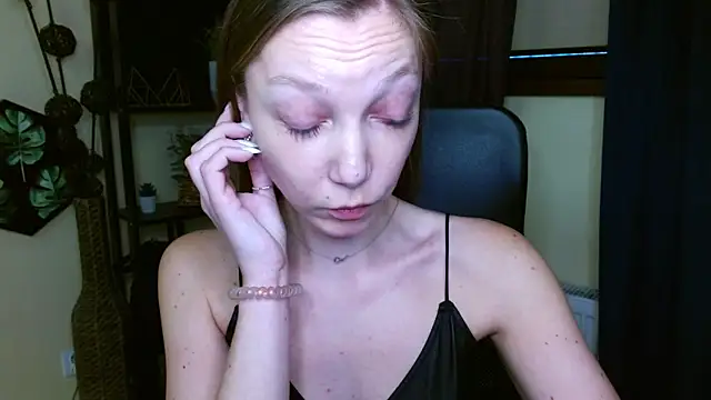 EmillyPlayのライブXXXチャット