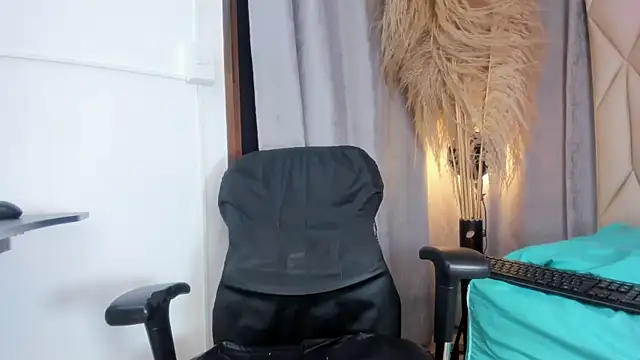 LunaCrop's Live XXX Chat