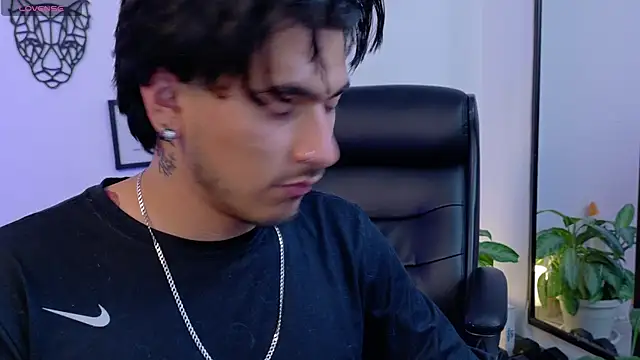 Elian_savoy Adlı Modelin Canlı XXX Sohbeti