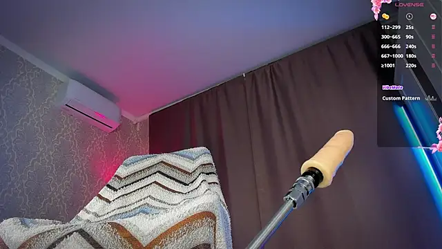 Juicy_Vikki live XXX chat