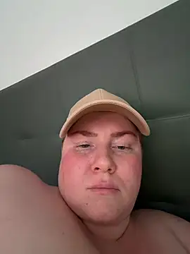 Fire__24-7: διαδικτυακό σόου στην κάμερα