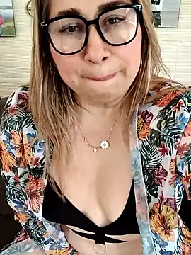 Chat +18 de KamiSspencer ao vivo