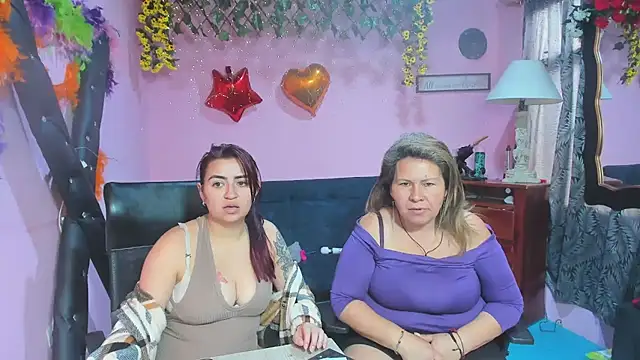 XXX chat uživo modela lesbiancuple