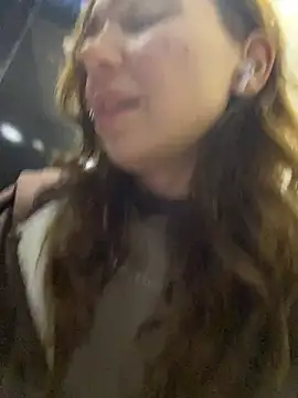 QuitieLia's Live Chat Room