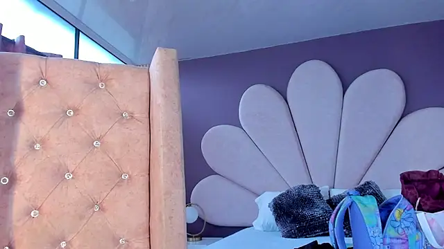 ValeriaOrtega: онлайн-секс-чат