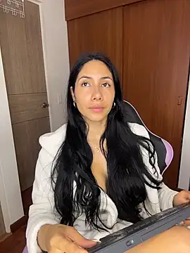 ArianaReynoldss' Live XXX Chat