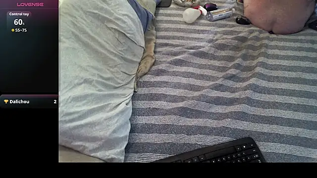 Pussyeat2pleaseのライブXXXチャット