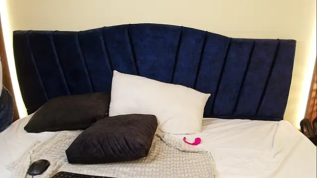 Czat XXX na żywo – LiaMonroee_