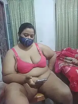 momo_loves Adlı Modelin Canlı XXX Sohbeti