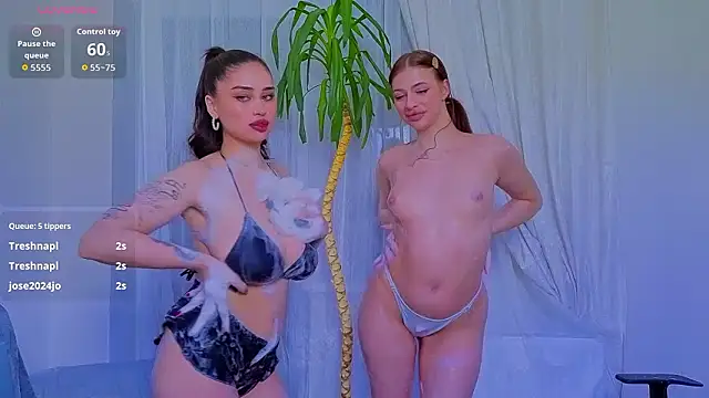 Sofia_Plump's Live Chat Room