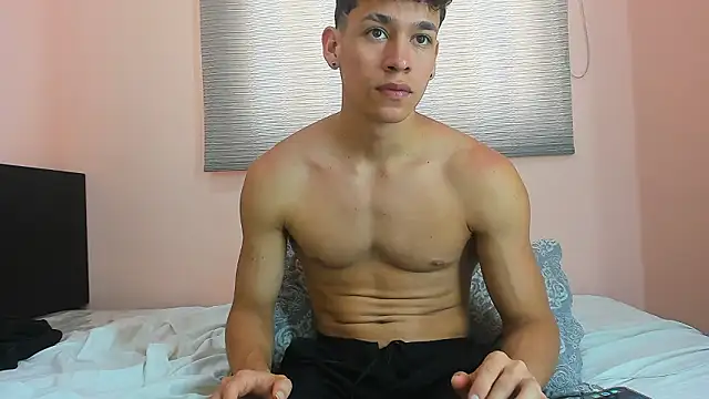 Muscle__Myke: διαδικτυακό σόου στην κάμερα