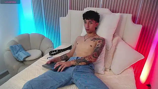 Aiden_Rivers_'s Webcam Show