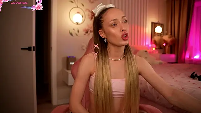 Mila_Murr's Live Chat Room